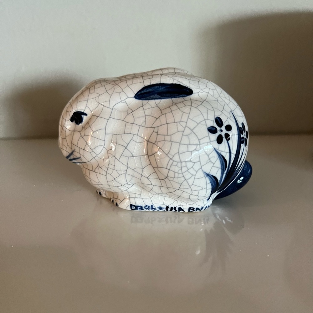 Dedham Potting shed crackle bunny signed DB96